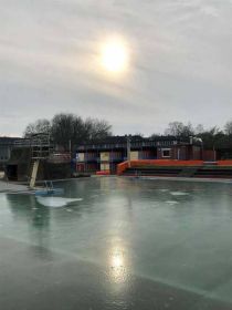 2017 Eistauchen im Freibad Wetter